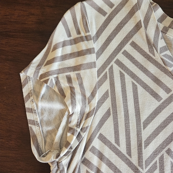 Striped Geometric Pattern Women's Top - Picture 6 of 7